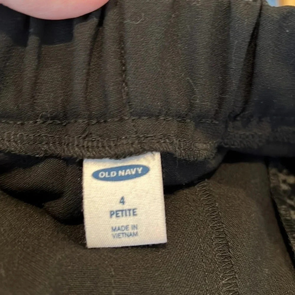 NWT Old Navy Black Jack Stripe Pull On Straight Leg pants women’s size 4P - Picture 10 of 12